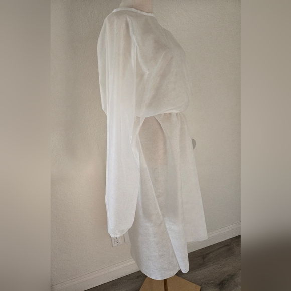 Disposable/Washable Protective Gowns/Scrubs pack of 4 - Picture 3 of 4